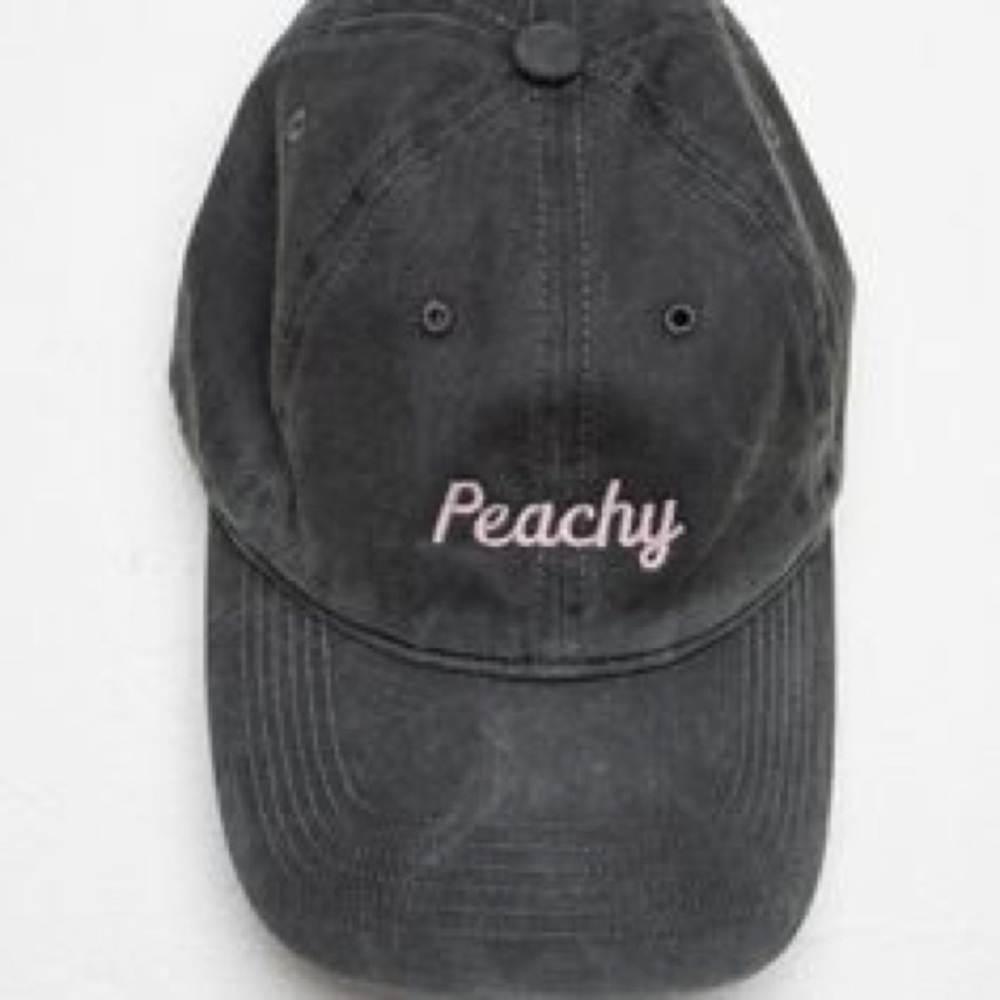 SOLD🔥 Brandy Melville hat