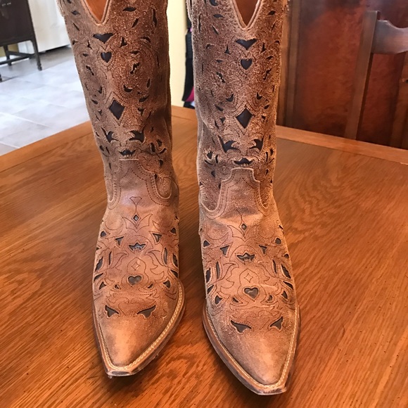 Boots - Picture 3 of 5