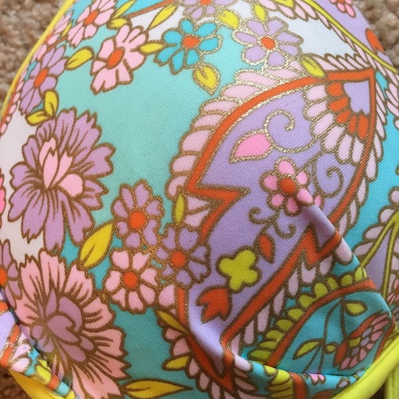 Victoria Secret Swim Suit Top - Picture 2 of 3