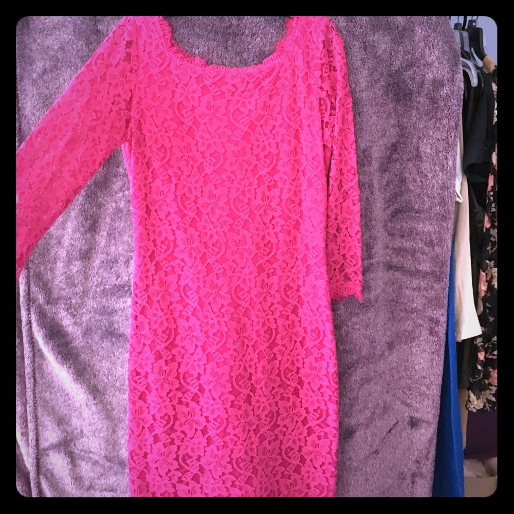 Zarita Lace dress in Magenta