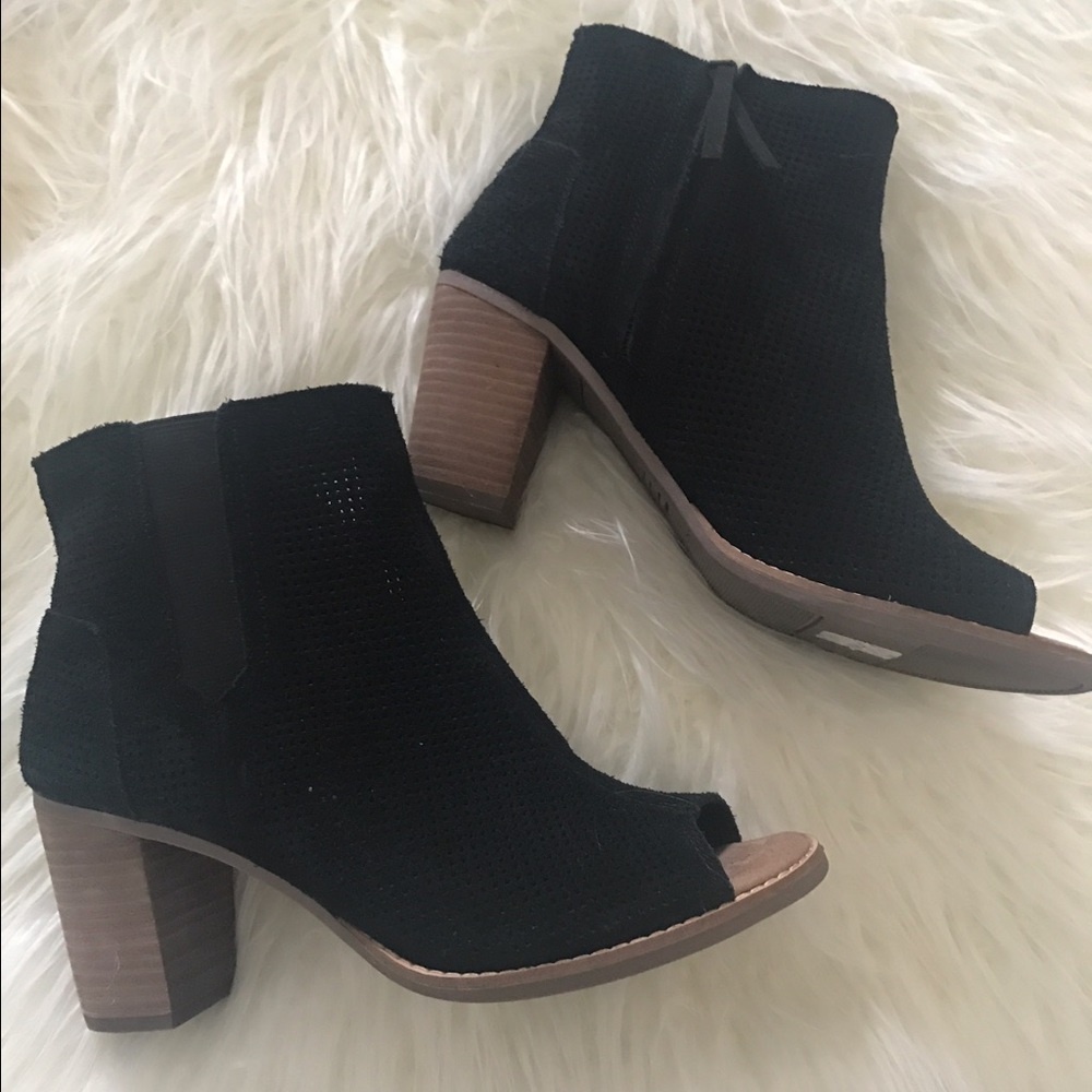 Sz 10 Toms Black Suede peep toe booties