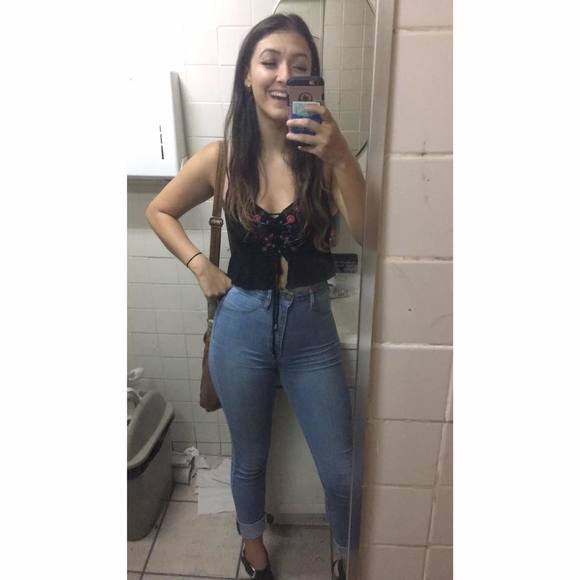 Meet your Posher, Stephanie - Picture 1 of 1