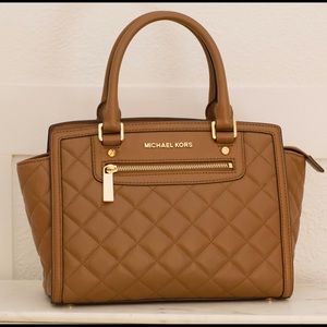 AUTH MICHAEL KORS SELMA QUILTED LEATHER SATCHEL