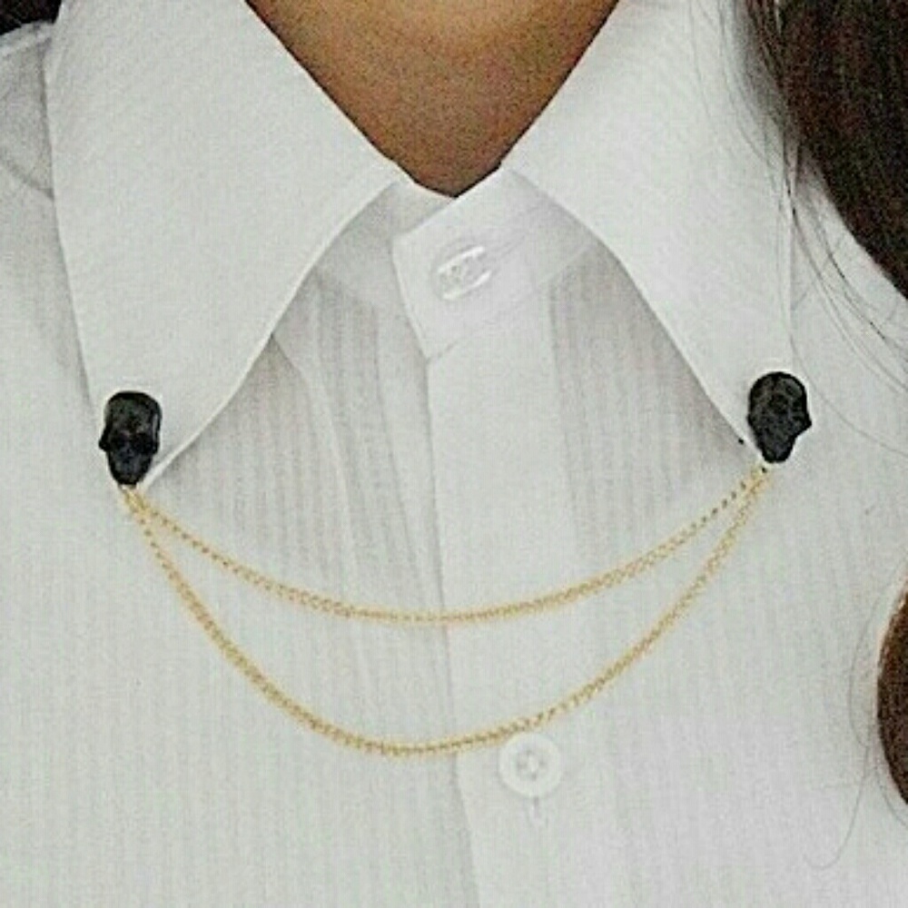 Black skull on golden chain collar brooch
