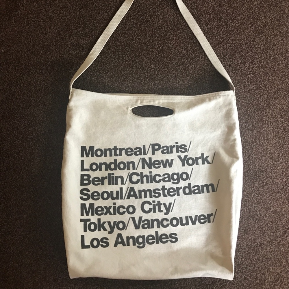 AA oversized cities tote