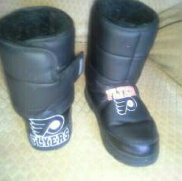 NHL PHILADELPHIA FLYERS KIDS WINTER BOOTS - Picture 1 of 2