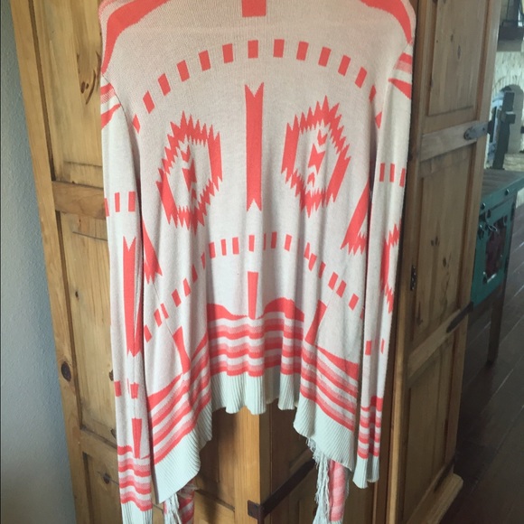 Aztec Pattern Cardigan - Picture 3 of 4