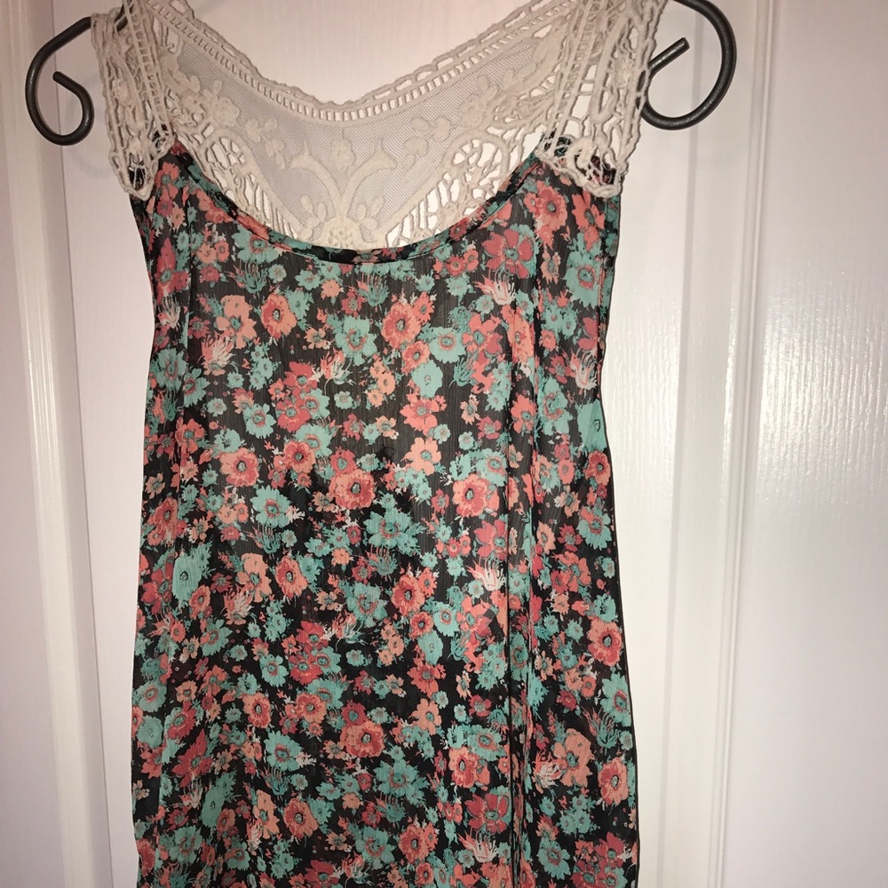 🌻💋🌷Pretty High-Low Flowered Blouse🌻💋🌷