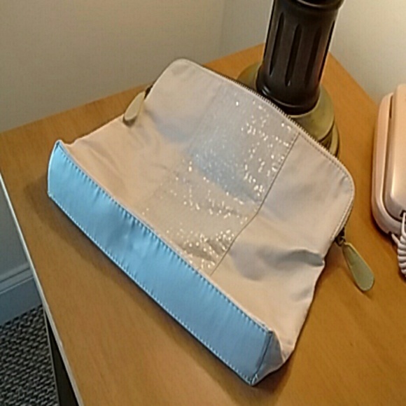 GAP Handbag/clutch NWOT - Picture 2 of 4