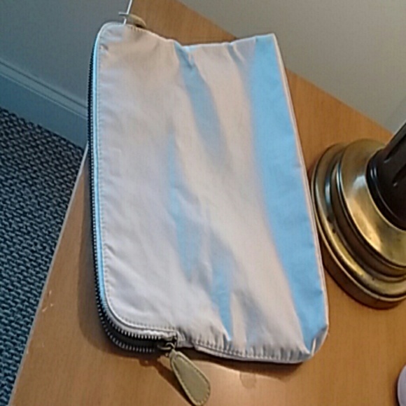 GAP Handbag/clutch NWOT - Picture 3 of 4