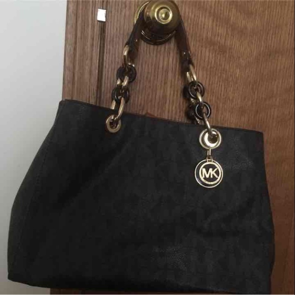 Mk Cynthia satchel