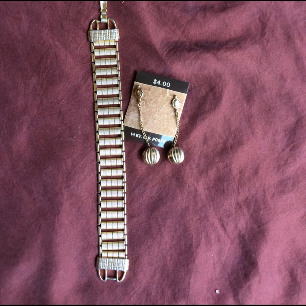 Collette signed Open Link Gold Bracelet and Earrin