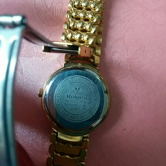 Rolens 18k gold crown watch with tiny diamond - Picture 2 of 3