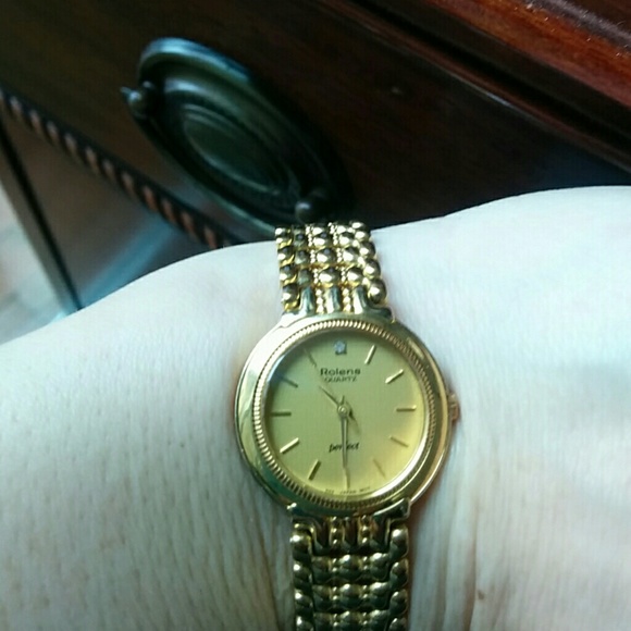 Rolens 18k gold crown watch with tiny diamond - Picture 3 of 3