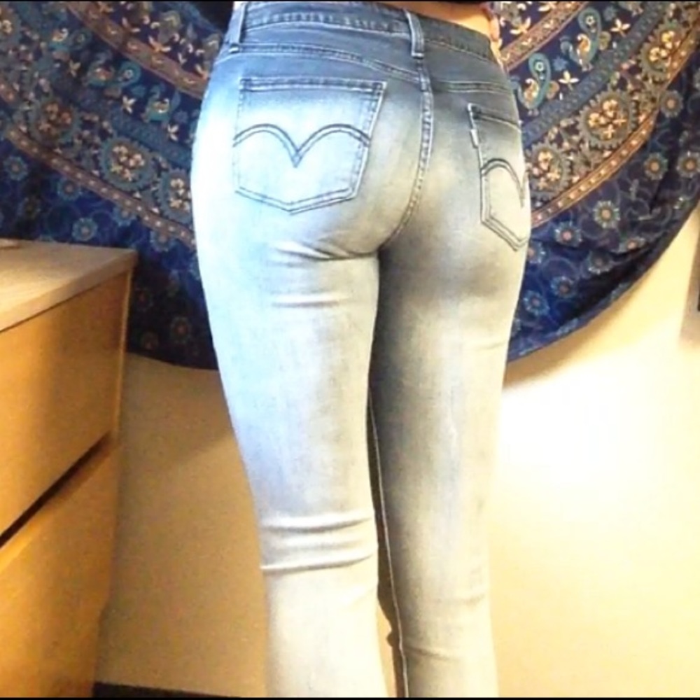 Super cute faded jeans!