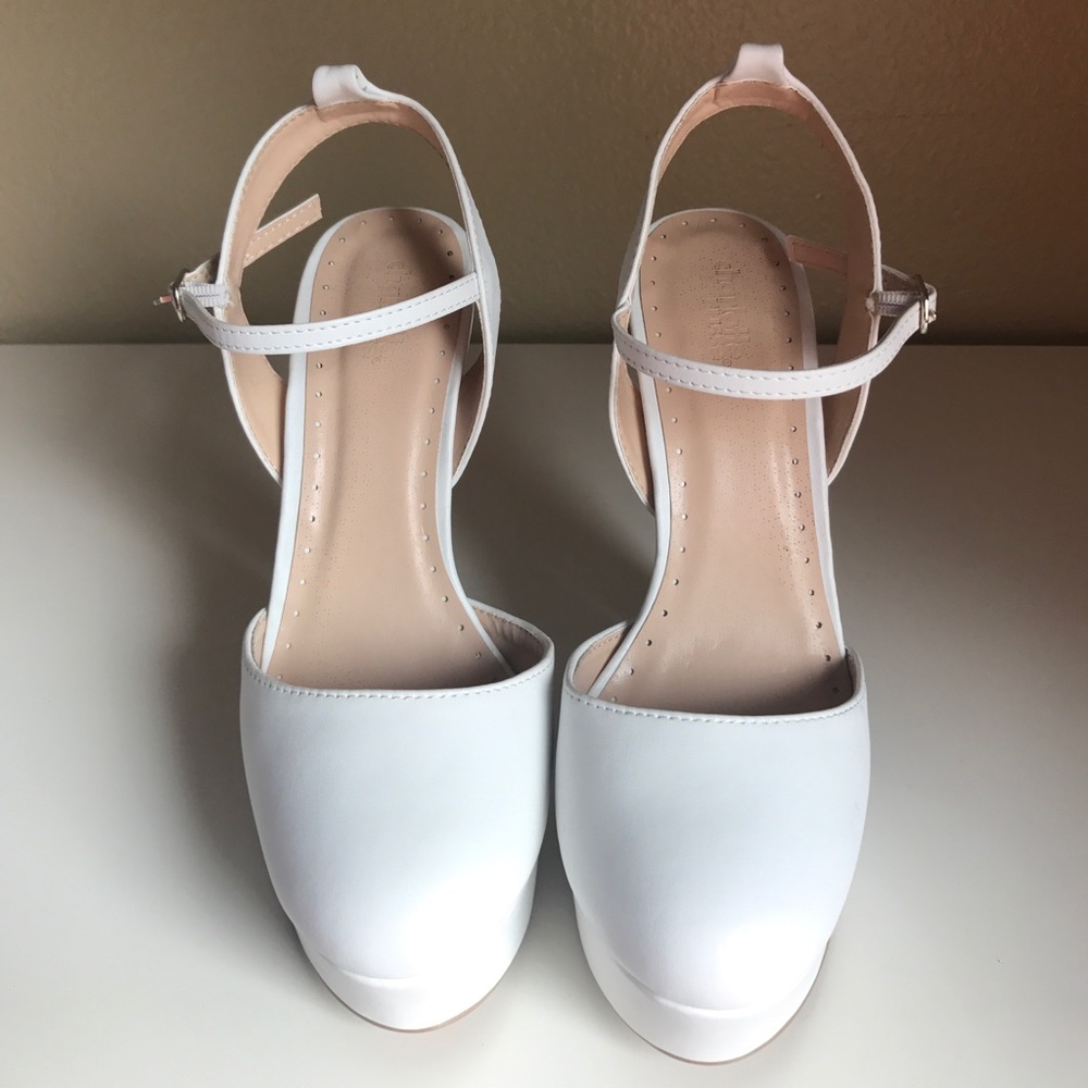 🌟Charlotte Russe Platform Pumps Size 9💫