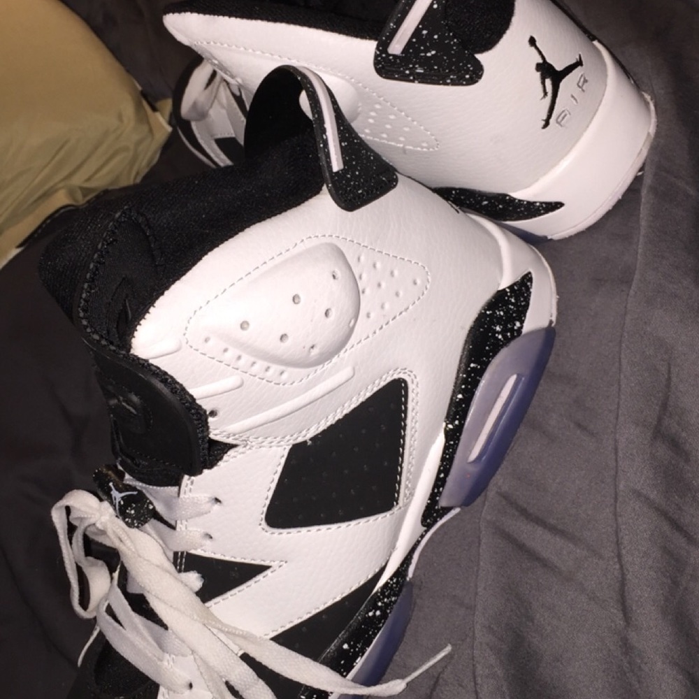 Air jordan's black & white