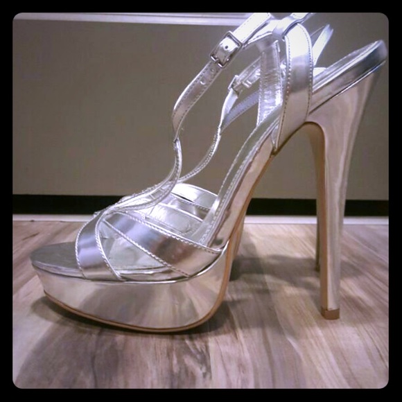 Bakers Shoes - Bakers Silver Metallic Heels Bakers Shoes - Bakers Silver Metallic Heels