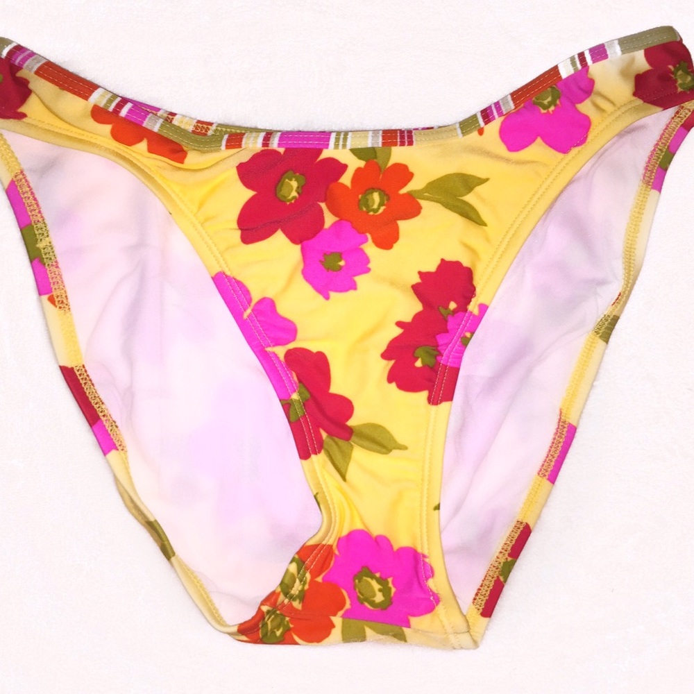 BRAND NEW VICTORIA SECRET BIKINI BOTTOMS!