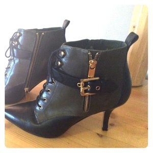 Michael Kors booties - olive green and black