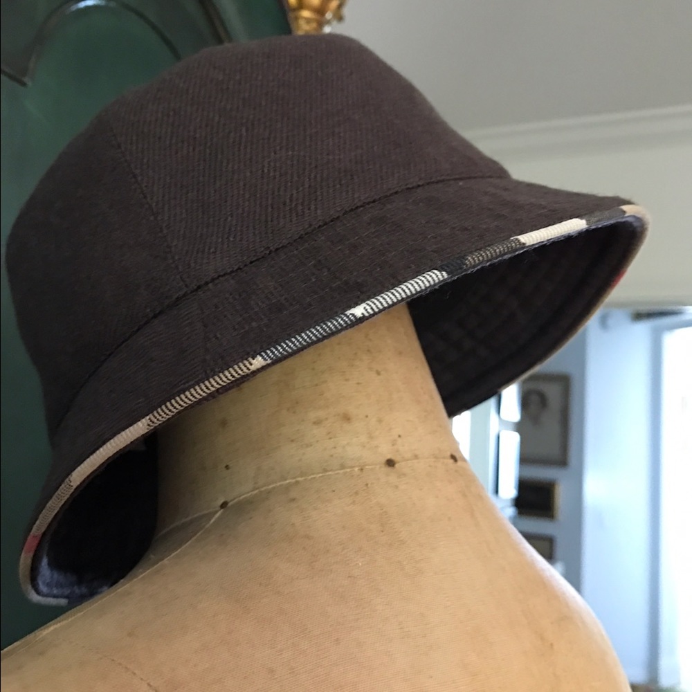 Excellent Burberry wool bucket hat