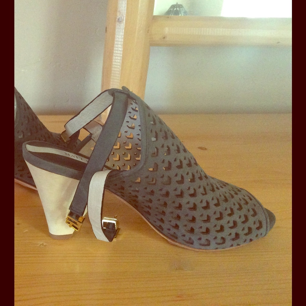 Matt Bergson suede open toe mule size 8