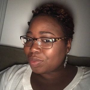 Meet your Posher, Monique