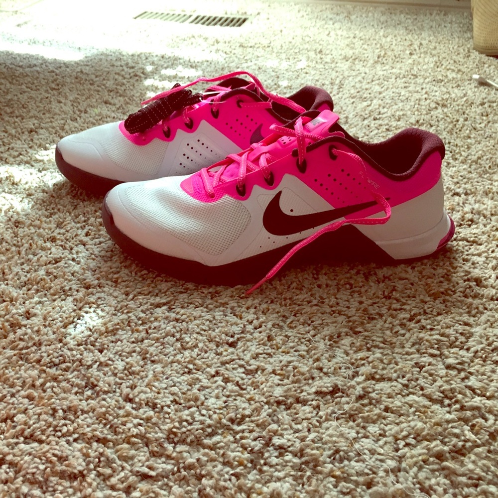 SOLD LOCALLY! Women's Nike Metcon 2