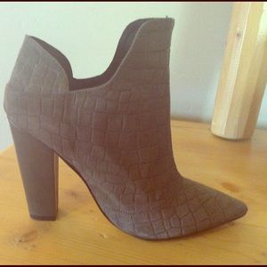 Topshop gray suede booties, size 39, 4 inch heel