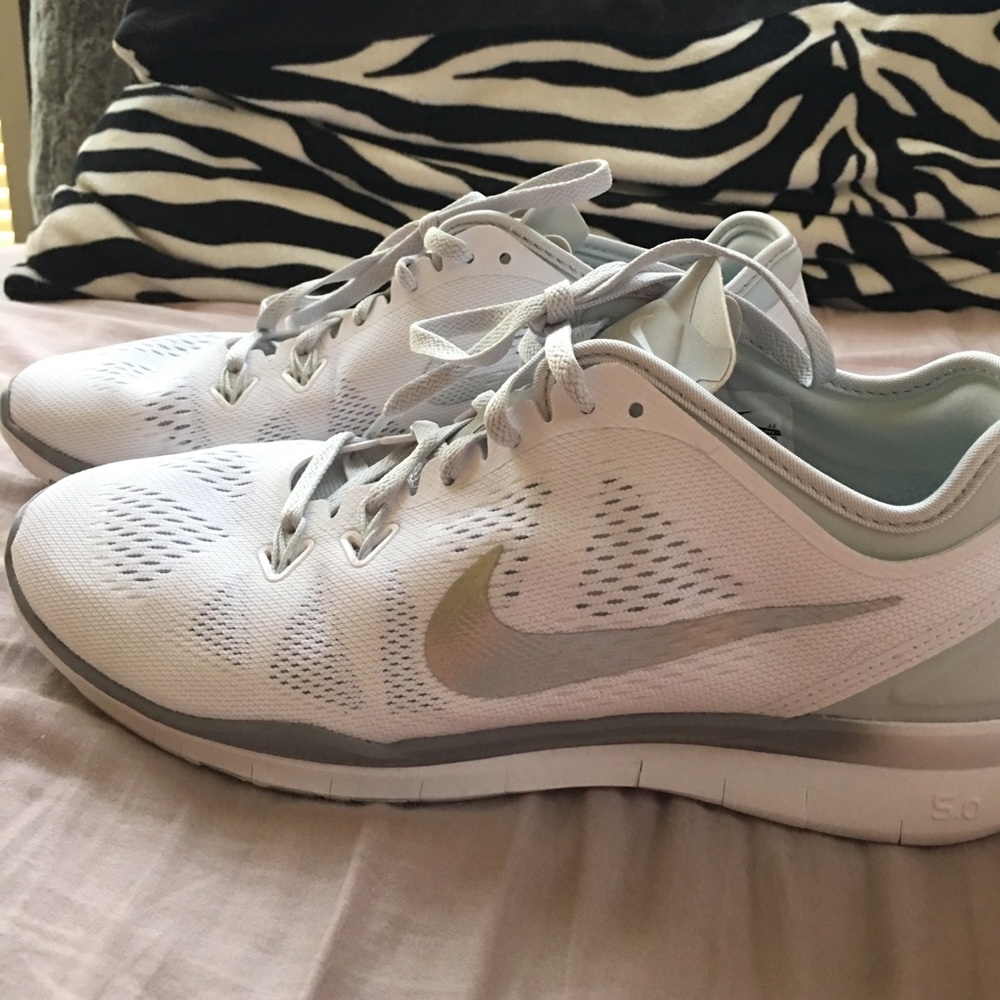 Nike 5.0 free runs in white
