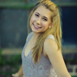 Meet your Posher, Caitlin