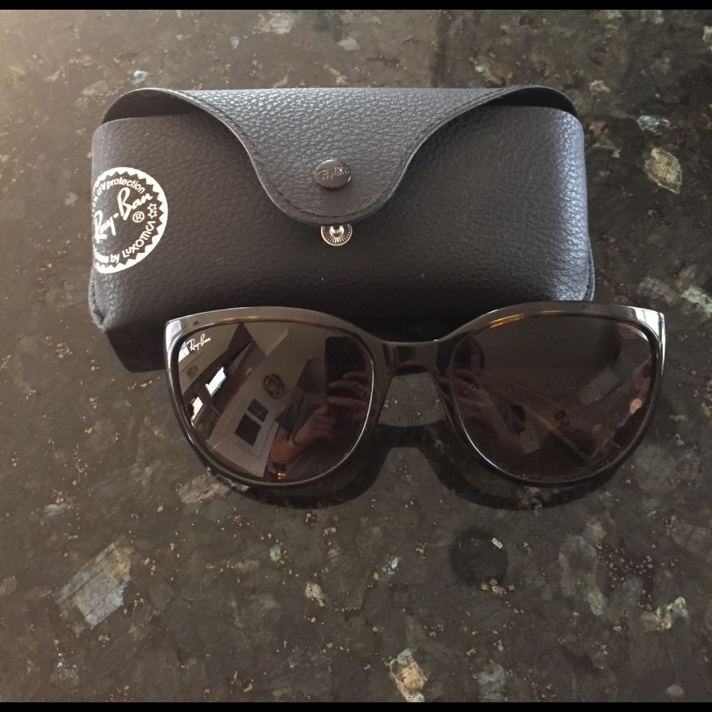 Great Condition Cat Eye Emma Ray Bans