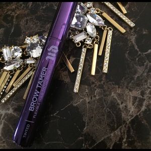 Brow tamer blonde