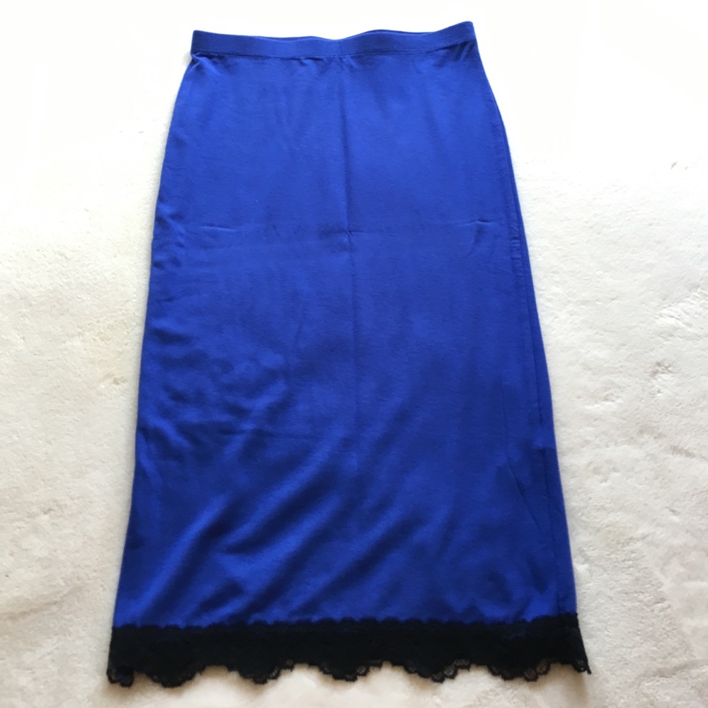 Skirt with lace trim - size S