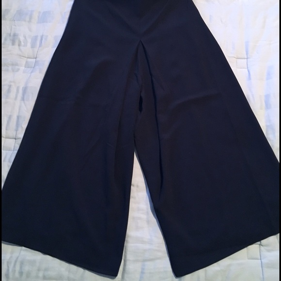 ♣️ NWT Romeo + Juliet Couture Culotte Jumpsuit ♣️ - Picture 4 of 5
