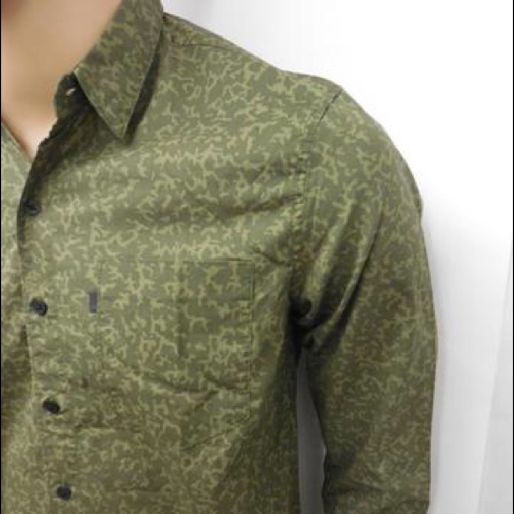 LEVI'S MEN WOVEN CAMO BUTTON FRONT POCKET SHIRT M