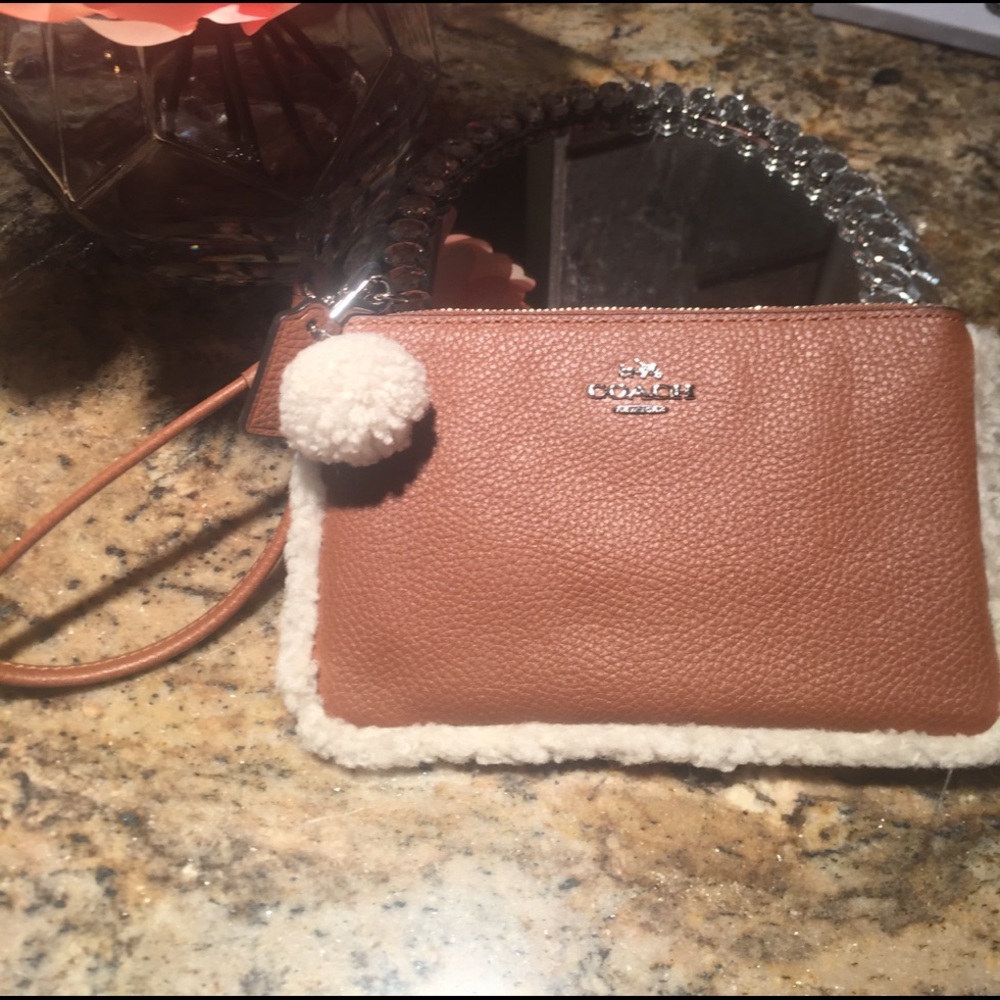 ⭐️SOLD⭐️Coach Wristlet