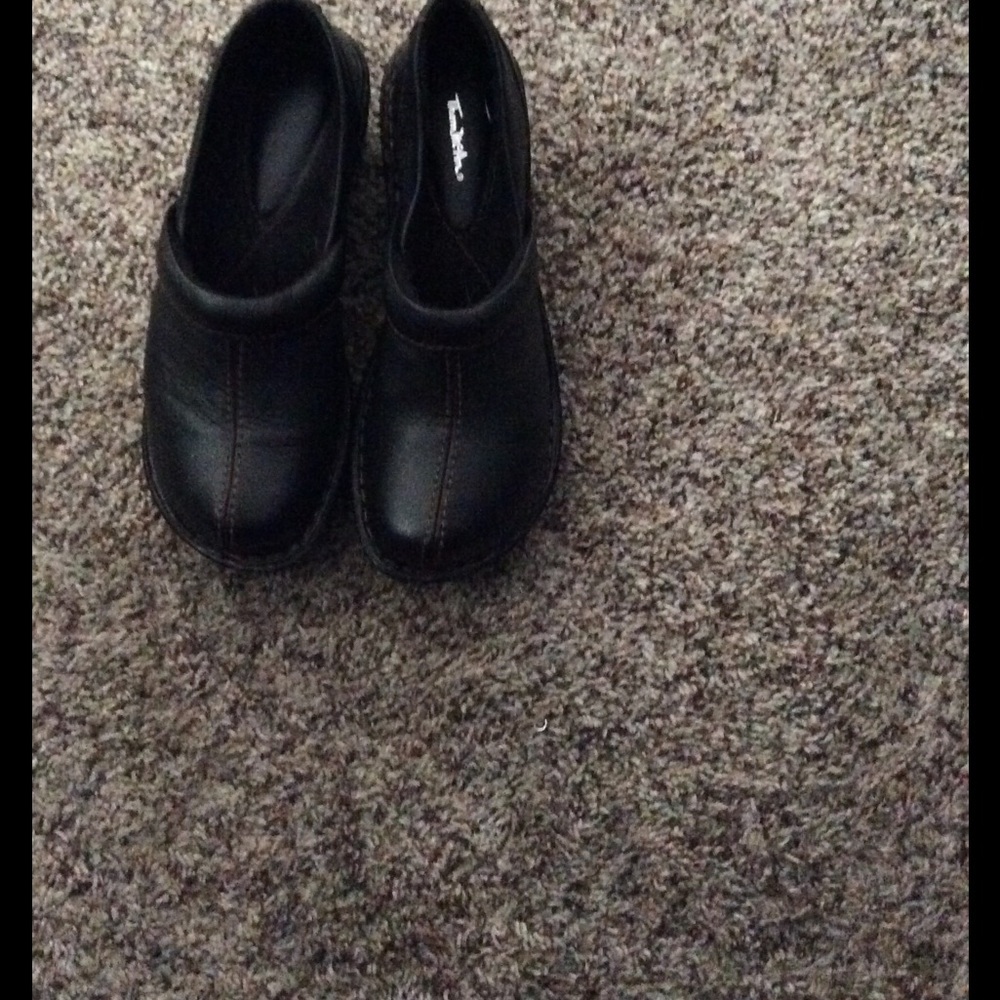 Shoes - Picture 3 of 4