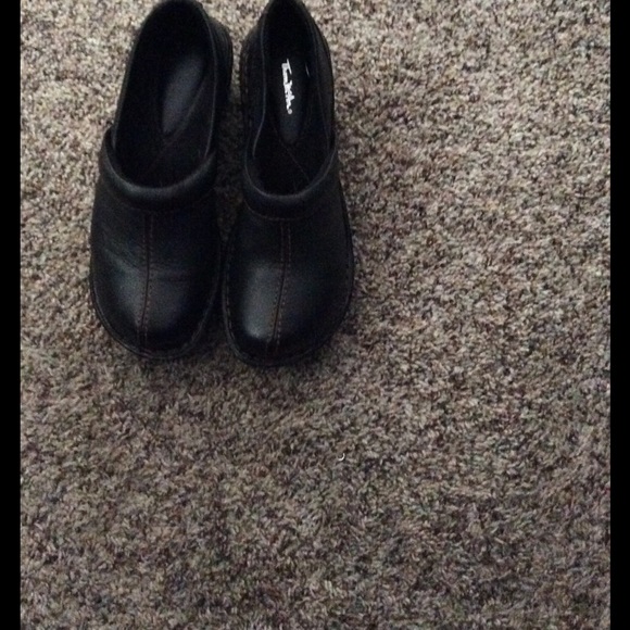 Shoes - Picture 3 of 4