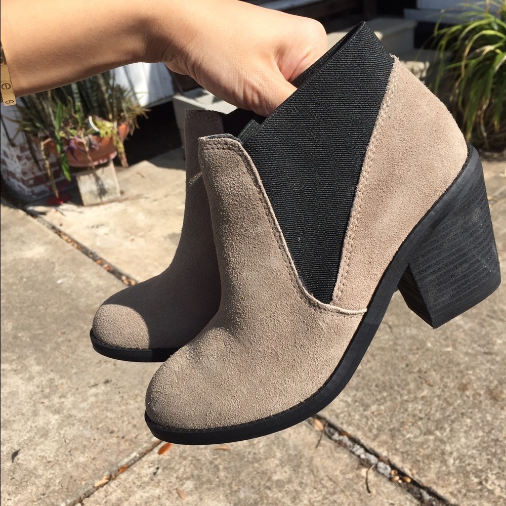 Short Suede booties