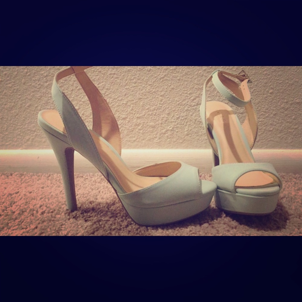 NWT Mint Strappy Pumps