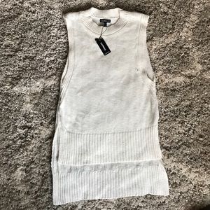 Sleeveless crew sweater