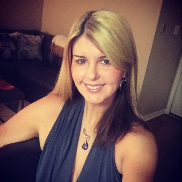 Meet your Posher, Michelle - Picture 1 of 1