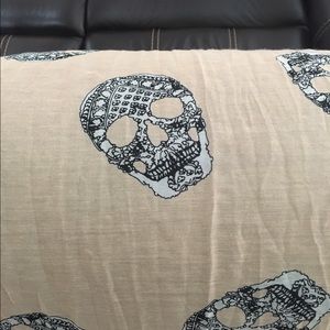 Scull scarf from H&M