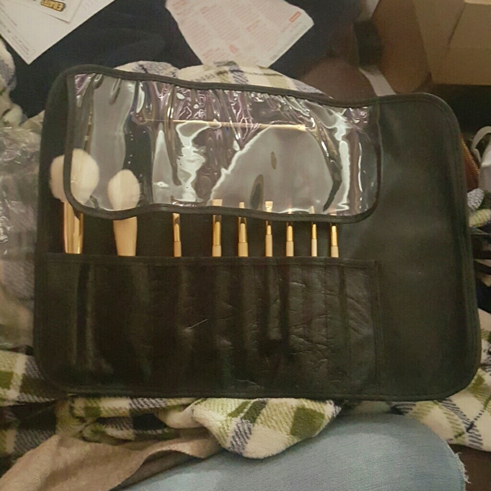 10 pc. Crown Kabuki Brush set