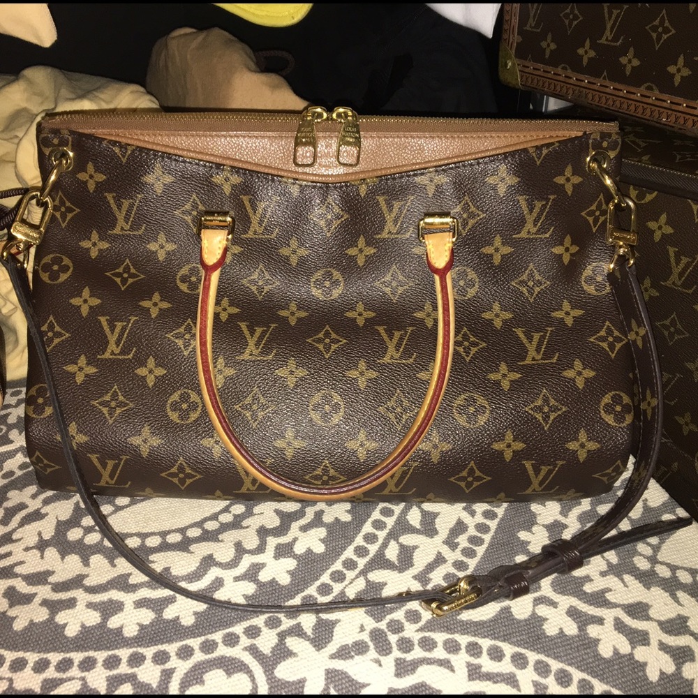 ***SOLD ON TRADESY*** Louis Vuitton Pallas Shoulde