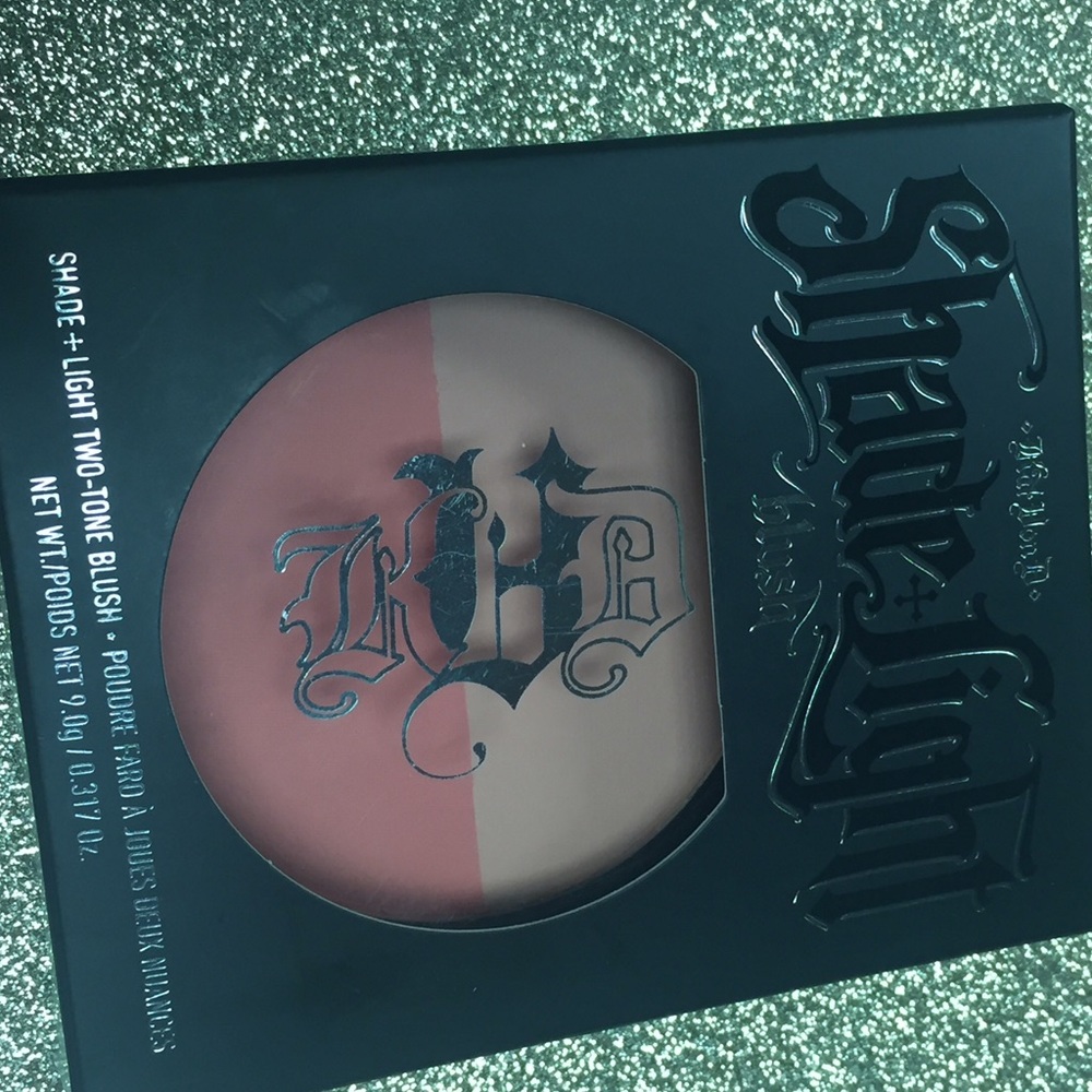 BNIB Kat Avon D Shade + Light