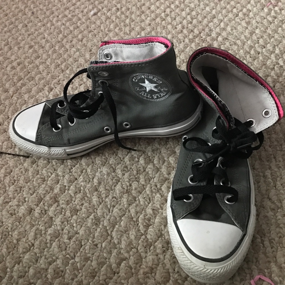 grey and pink converses