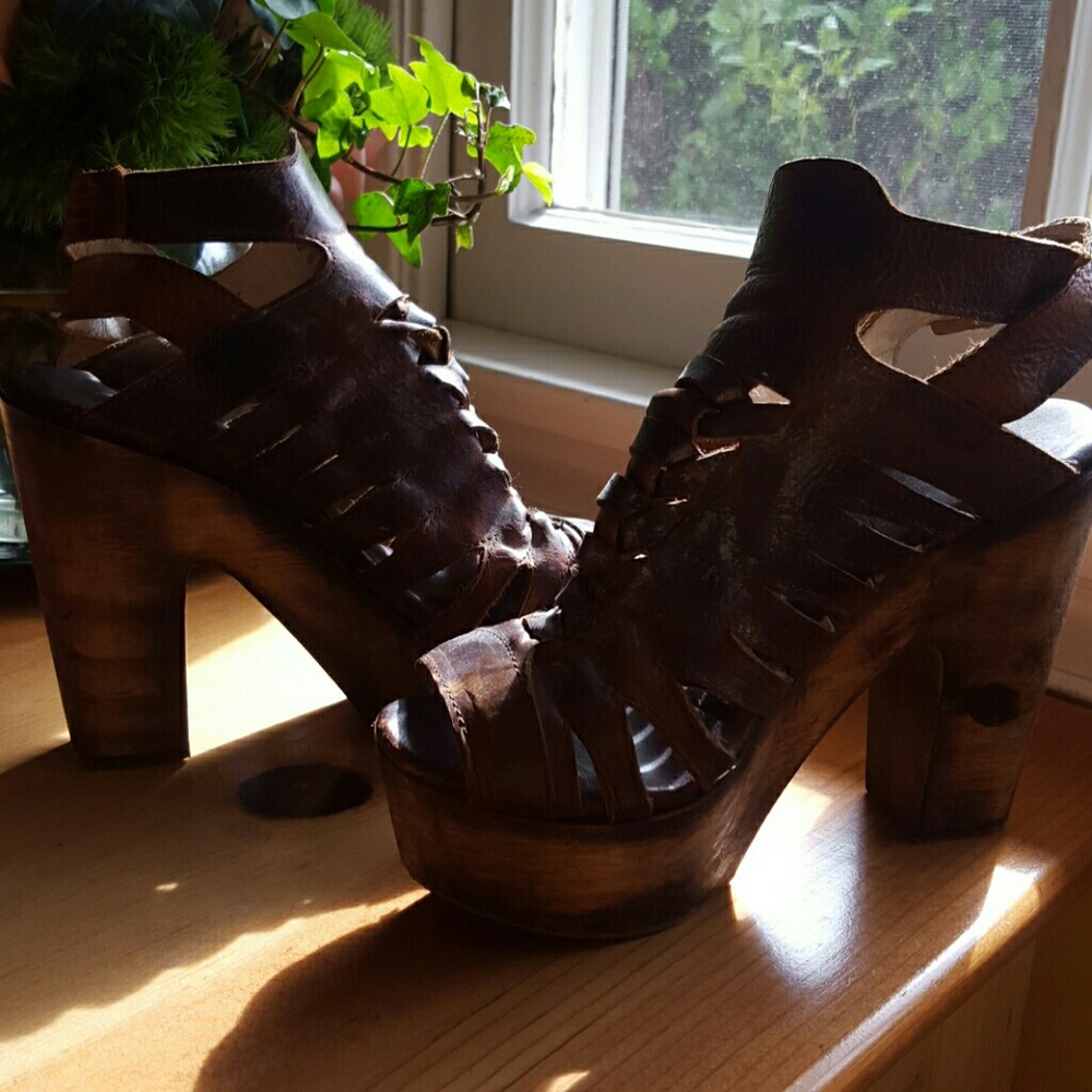 Heels - Picture 4 of 4