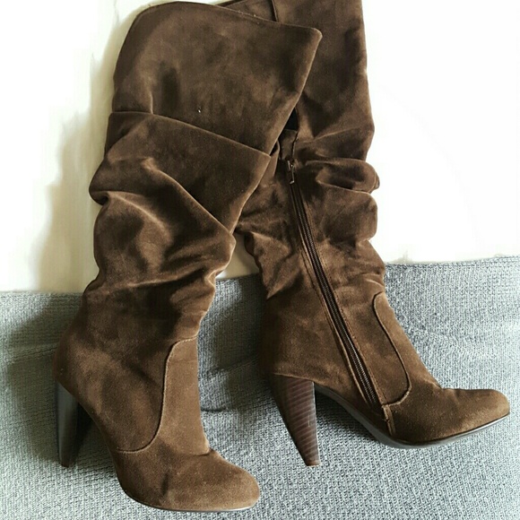 Brown boots - Picture 1 of 2